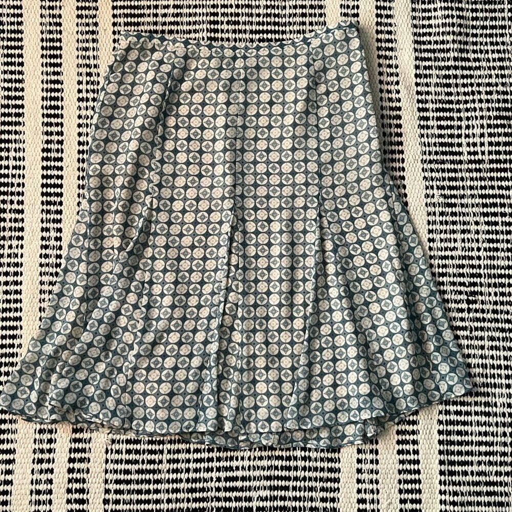 Jones Wear Size 10 tan and green chiffon knee length skirt